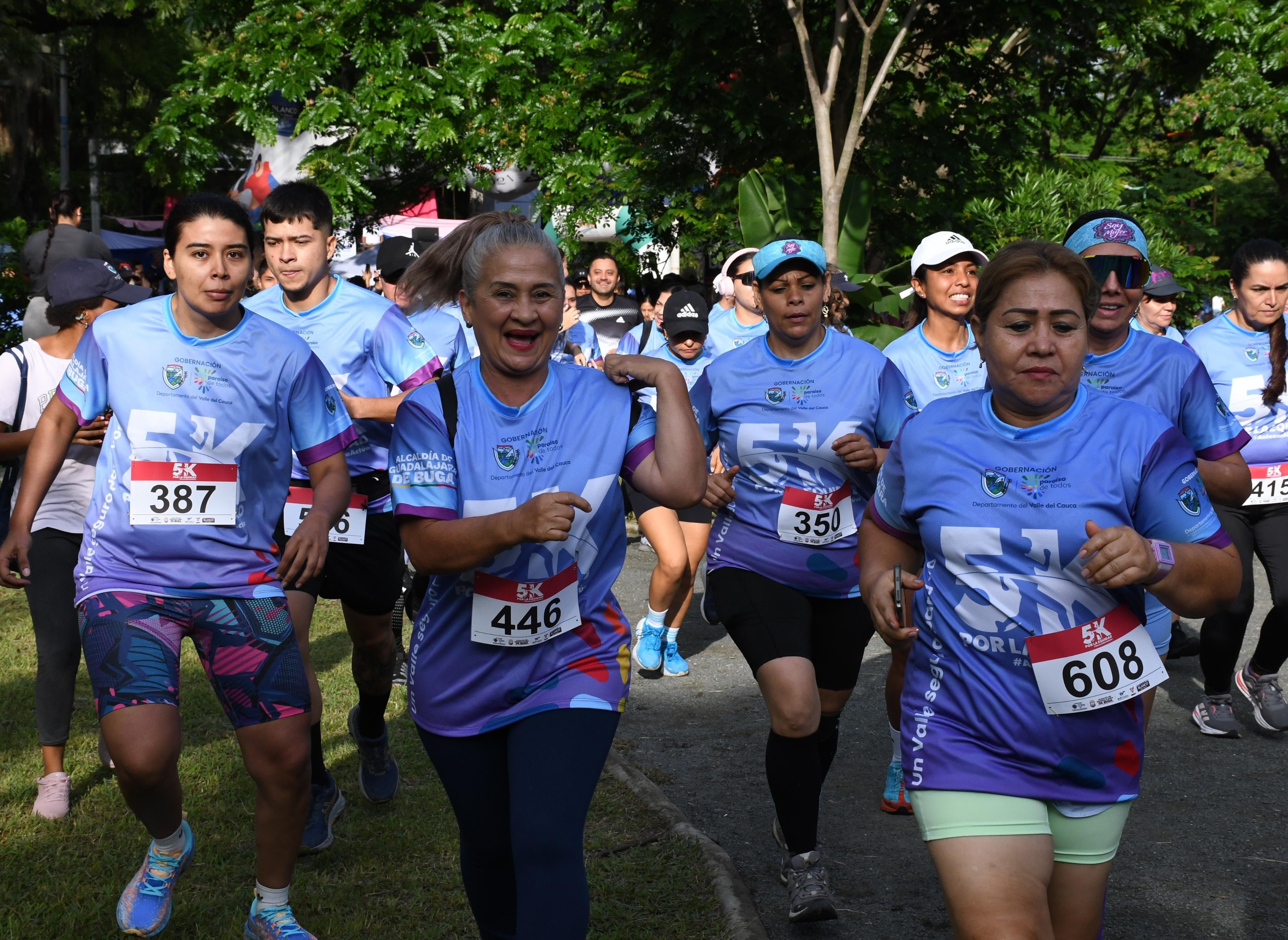 Más de mil vallecaucanos corrieron por la no violencia de la mujer en la primera Carrera por la Equidad