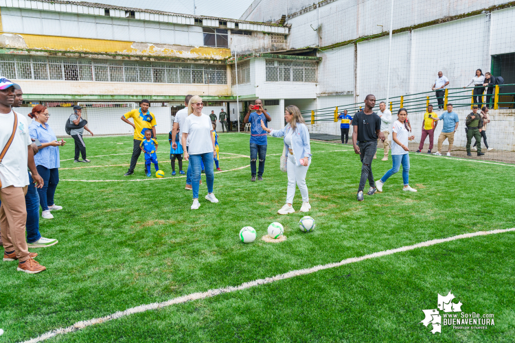 Se entregó la remodelación de la cancha sintética ubicada al lado del coliseo del centro en Buenaventura 