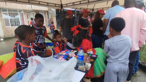 Niños, niñas y vecinos del barrio Juan XXIII en Buenaventura disfrutaron de una mañana de recreación y lúdica