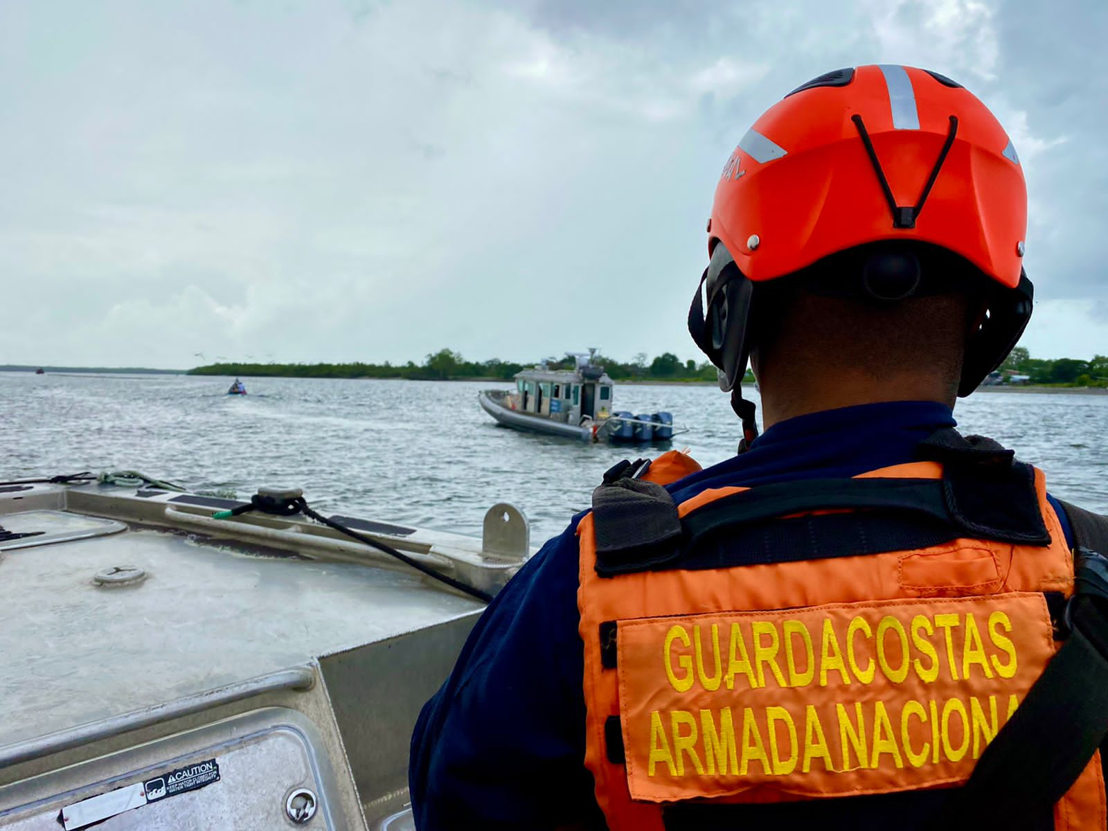 La Armada de Colombia adelanta búsqueda de una embarcación que naufragó 