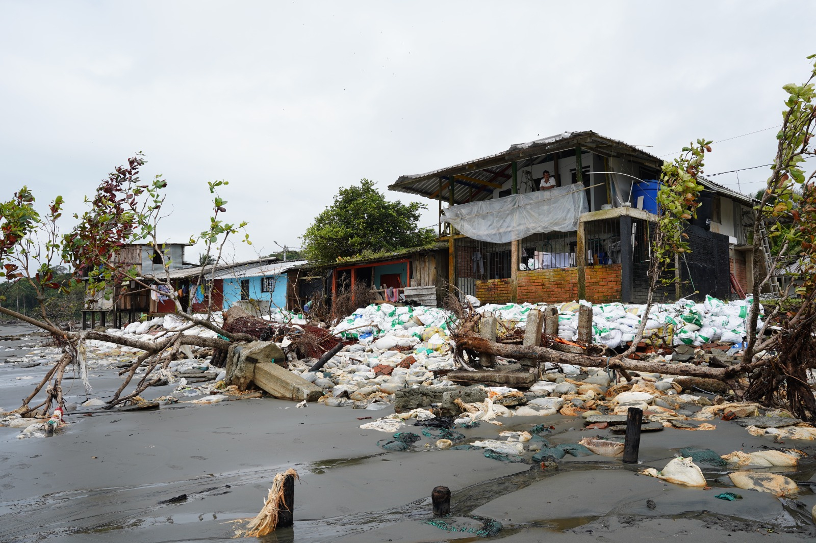 La Administración Distrital actúa con intervención y ayudas humanitarias por erosión costera en Juanchaco, Ladrilleros y La Barra