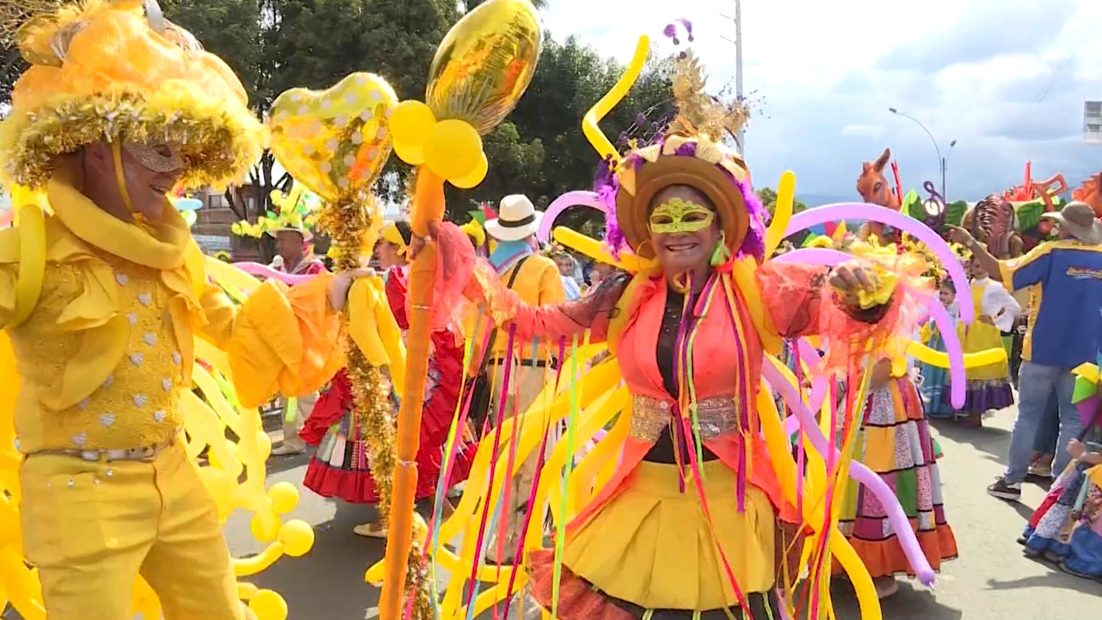 Con más de 2.000 artistas en escena, la Fiesta de Mi Pueblo engalanará la Calle de la Feria