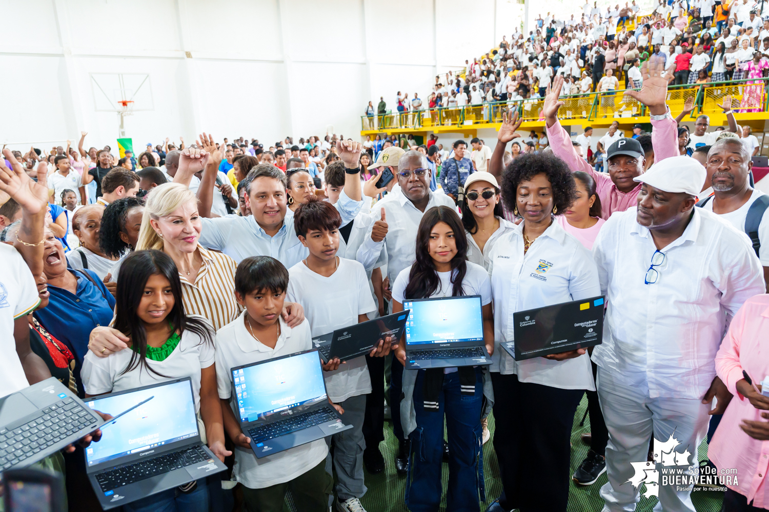 Transformación digital en Buenaventura con la entrega computadores para estudiantes e instituciones educativas por el MinTIC 