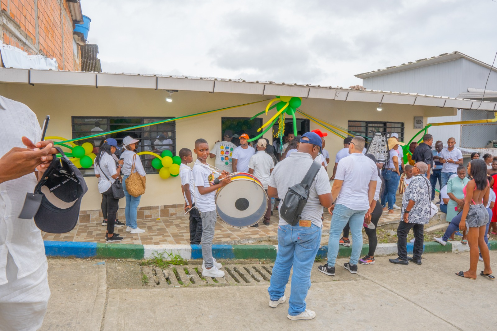 La Alcaldía Distrital de Buenaventura entregó 11 casetas comunales renovadas 