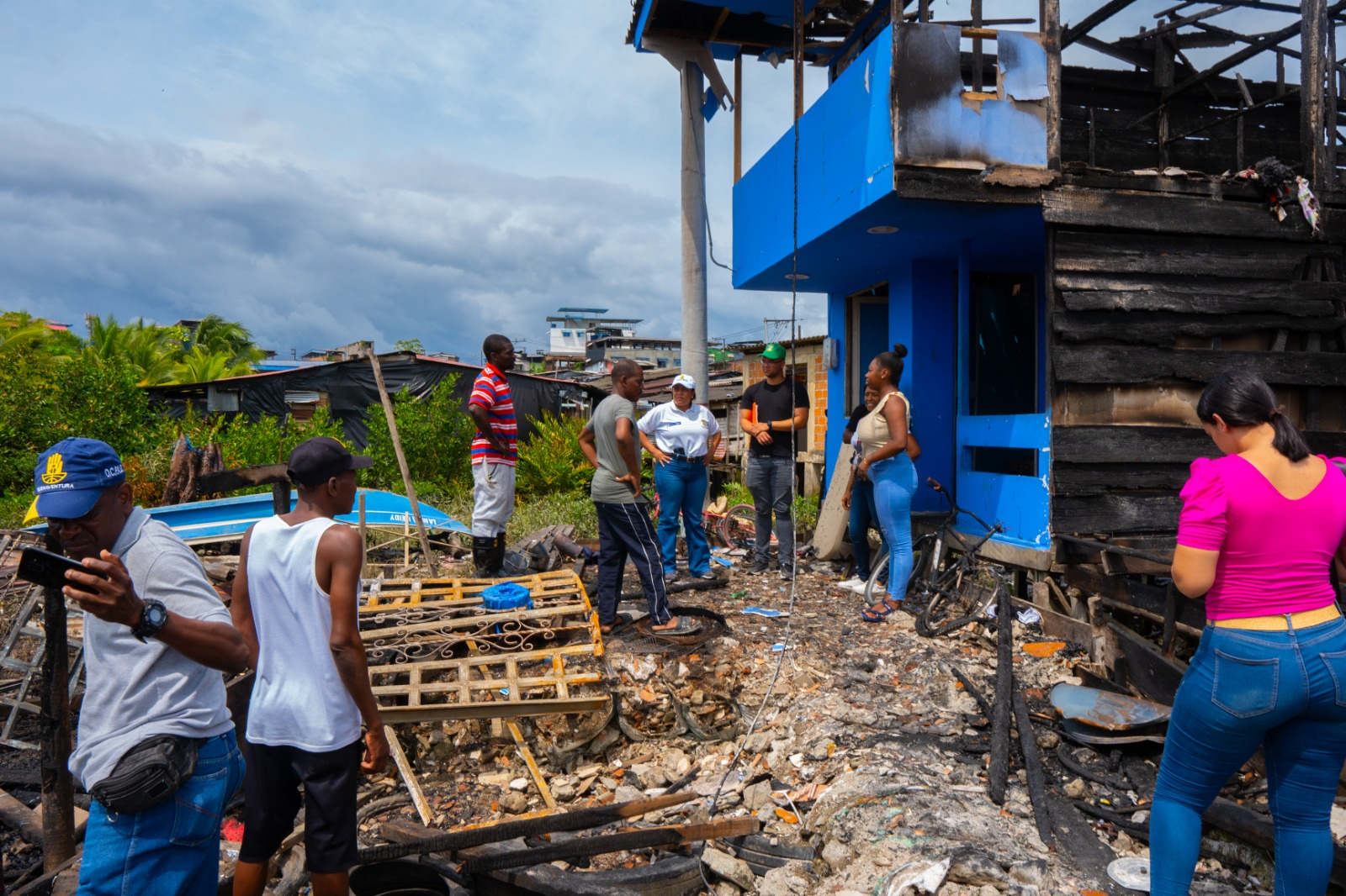 La Alcaldía Distrital de Buenaventura activó ayuda urgente para familias afectadas por incendio en El Cristal: Entregó kits de emergencia y subsidios de arrendamiento