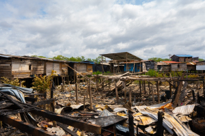 La Alcaldía Distrital de Buenaventura activó ayuda urgente para familias afectadas por incendio en El Cristal: Entregó kits de emergencia y subsidios de arrendamiento