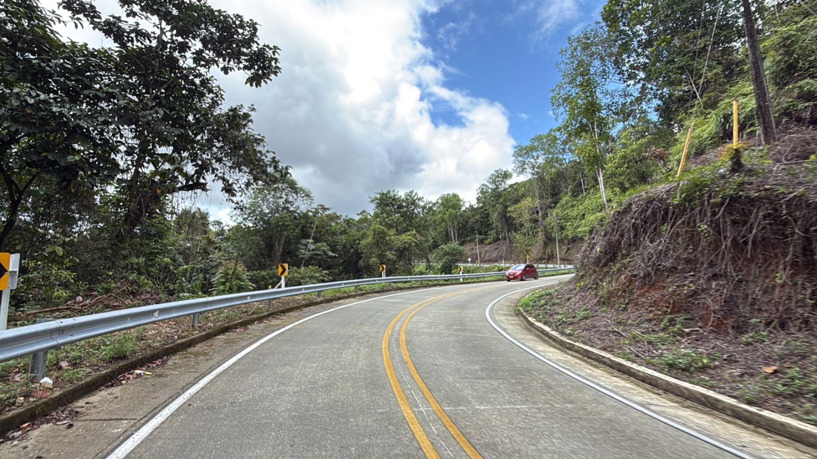 La Gobernación avanza en la pavimentación de la carretera Simón Bolívar en Buenaventura 