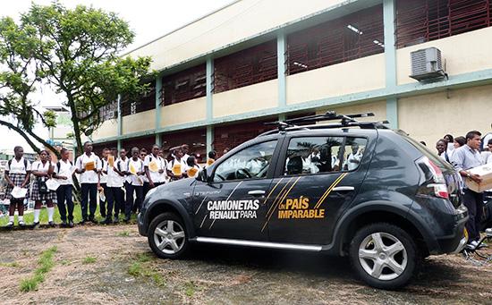 La Caravana Imparable Renault llegó a Buenaventura cargada de instrumentos musicales