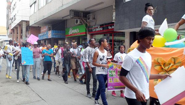 Comunidad LGBTI de Buenaventura marchó conmemorando el Día Internacional del Orgullo Gay