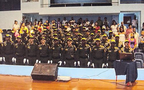 35 Auxiliares Bachilleres de la Policía realizaron juramento de bandera