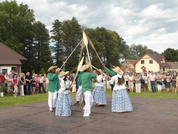 Fundación Cultural Juventud Porteña busca ayuda para viajar a festival de danzas en Polonia