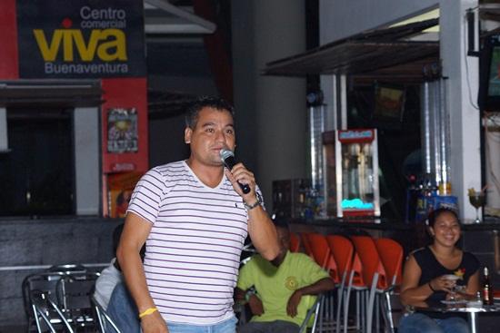 Re realizó la noche del karaoke en Viva Buenaventura