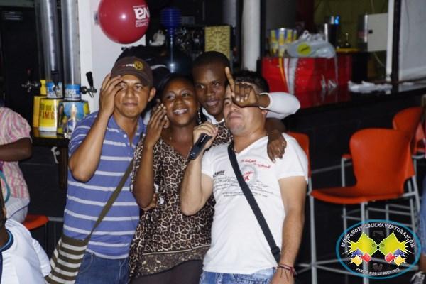 Se realizó la noche de karaoke en el Centro Comercial Viva Buenaventura