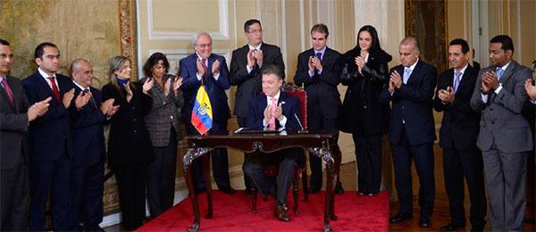 Presidente Santos sanciona ley que garantizará trasparencia y gobernabilidad en las cámaras de comercio