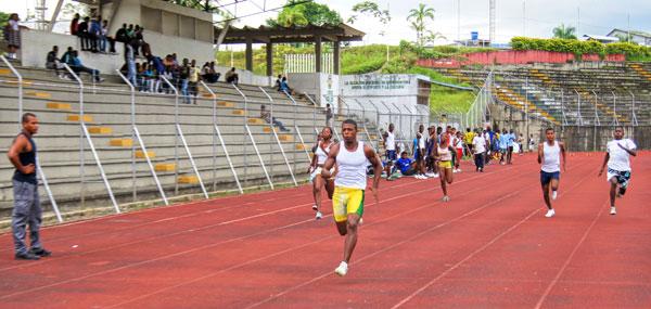 Director Técnico de Deportes responde a quejas sobre uso de pista de atletismo