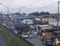 Transportadores de madera bloquean puente El Piñal por falta de salvoconductos