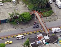 Uniformado de la Policía logró evitar que una joven se lanzara de un puente peatonal en Buenaventura