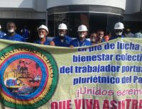 Trabajadores portuarios protestan por despido masivo