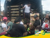 La Administración Distrital, Policía y Armada Nacional visitan barrios vulnerables de Buenaventura llevando alegría y regalos a través de un pesebre móvil