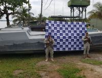 Unidades de la Armada Nacional incautan una lancha modificada por el narcotráfico en el Cauca y capturan a dos personas