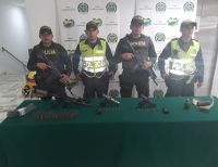 La policía capturó 10 personas y realizó la incautación de armas ilegales, municiones y explosivos durante el fin de semana y puente festivo