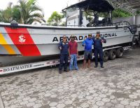 La Armada Nacional rescató 2 pescadores náufragos en Tumaco