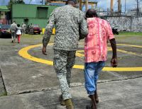 Una familia fue evacuada de Chocó por la Armada Nacional debido al asedio de grupos al margen de la Ley