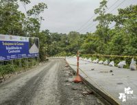 Trabajos de pavimentación de la carretera Simón Bolívar avanzan a buen ritmo