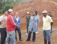 La alcaldesa distrital encargada, Maby Viera, visitó el botadero de basuras en Córdoba para verificar la operación de la planta de lixiviados