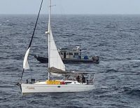 La Armada de Colombia rescató a 2 canadienses que llevaban 5 días a la deriva en alta mar cerca de Buenaventura