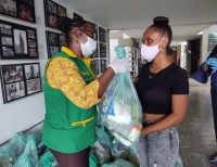 Estudiantes de la Univalle y la Unipacífico recibieron mercados que entregó la Alcaldía Distrital de Buenaventura