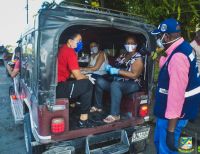 El alcalde Distrital, Víctor Vidal, verificó que conductores de vehículos de servicio público cumplan con las medidas establecidas