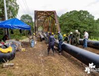 Trabajos para restablecer el servicio de agua en Buenaventura avanzan a buen ritmo en el puente de San Cipriano