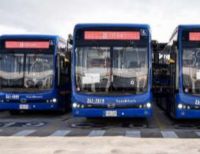 Los 120 buses eléctricos que entregó Celsia a Transmilenio para ser operados por Gran Américas Fontibón ofrecen un viaje silencioso, con 0 emisiones, cámaras, Wifi gratis y puertos USB