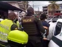 En pleno operativo, agentes de la Secretaría de Tránsito de Buenaventura fueron agredidos por 4 ciudadanos