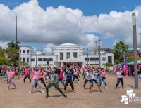 Con rumbaterapia se realizó en Buenaventura el Domingo Rosa para conmemorar el Día Mundial de la Lucha contra el cáncer de seno