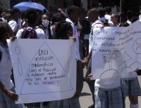 Estudiantes de la Institución Educativa Pascual de Andagoya en Buenaventura rechazan reubicación de vendedores estacionarios en sus alrededores