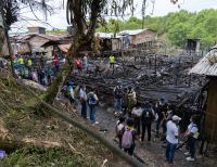 La Alcaldía Distrital de Buenaventura hizo presencia en el barrio San José luego de incendio que consumió 7 viviendas