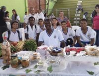 Profesora transmite su amor por el campo a jóvenes floridanos que recibieron insumos del programa Valle Agro