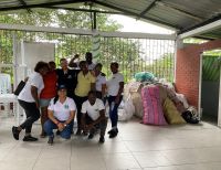 Entregan tablas de bingo a cambio de reciclaje como estrategia educativa jornada ambiental en Villa Estela, Buenaventura