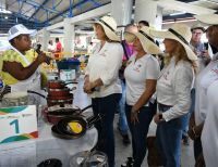 Gobernación impactó a 327 platoneras, cocineras y jóvenes emprendedores de Buenaventura con Valle INN
