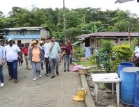 La Ministra de Vivienda visitó la comunidad de San Isidro, en el río Calima, revisando el problema habitacional de personas desplazadas del territorio