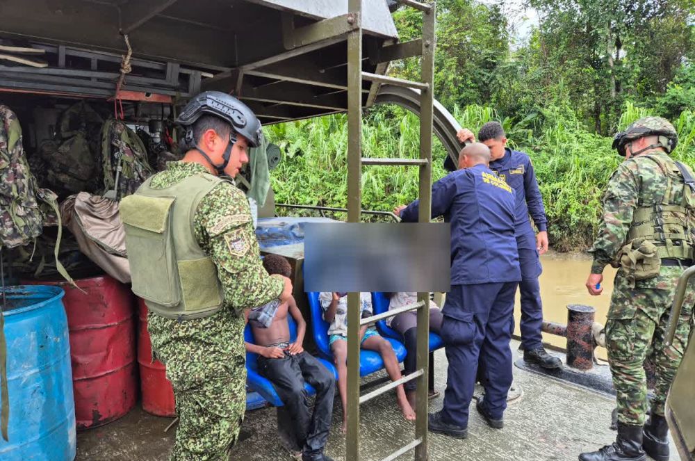 La Armada de Colombia actuó rápidamente para salvar la vida de tres menores y un adulto, tras volcamiento de embarcación en el río Micay
