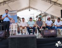 En Buenaventura, Gustavo Bolívar y Alexander López acompañan renovación de la tregua de paz con proyectos para el progreso