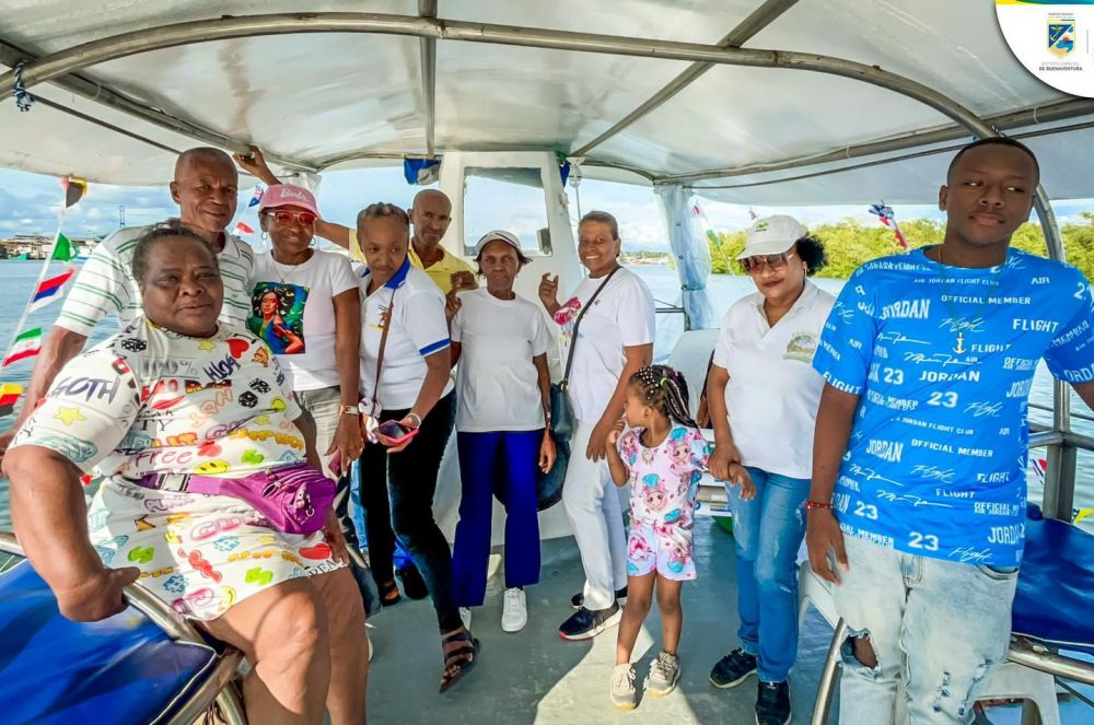 Recorridos en catamarán por la bahía de Buenaventura impulsan la educación ambiental sobre manejo de residuos sólidos