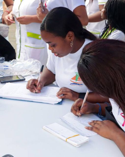 Niños y adultos de Buenaventura fueron inmunizados en desarrollo de la Jornada Nacional de Vacunación