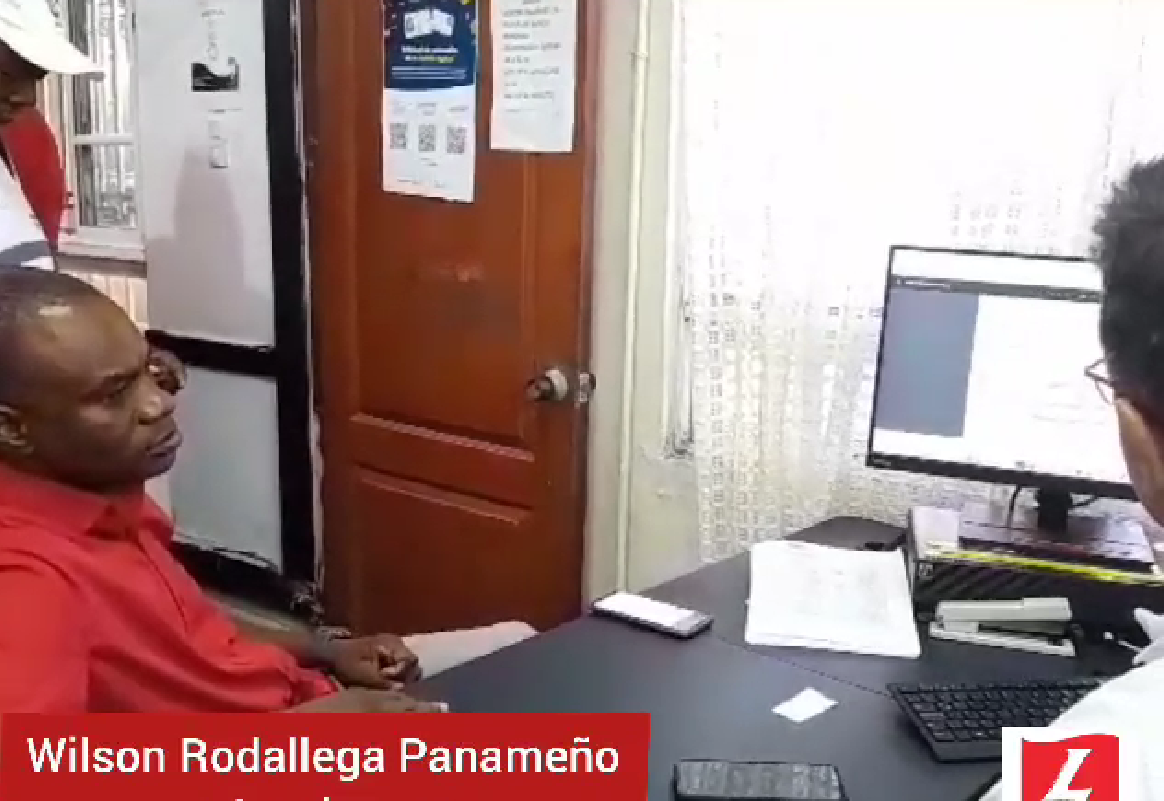 Wilson Rodallega Panameño oficializó en la Registraduría su candidatura a la Alcaldía Distrital de Buenaventura