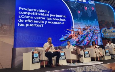 El gerente de la Sociedad Portuaria Regional de Buenaventura, Liborio Cuéllar Araujo, analizó los retos de la competitividad portuaria en congreso nacional