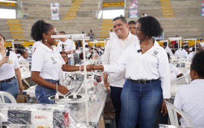 La Alcaldía Distrital de Buenaventura entregó 250 unidades productivas del Fondo Turín para reactivar la economía local