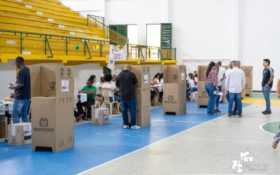 Colombia abrió las urnas para elegir presidente y vicepresidente
